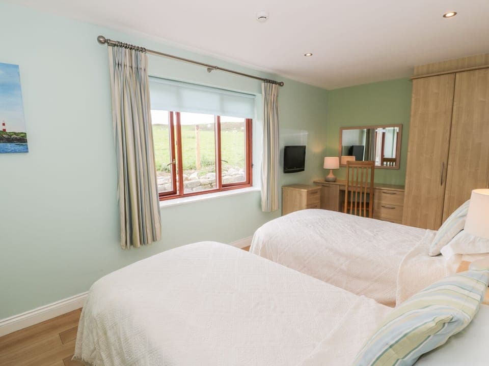 Cottage | 4 bedrooms, individually decorated, individually furnished, free WiFi