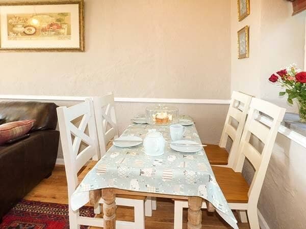 Cottage | Dining