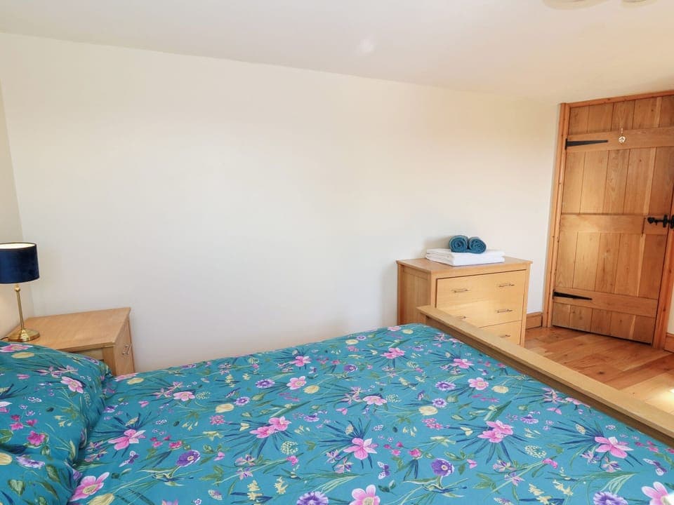 Cottage | 2 bedrooms, individually decorated, individually furnished, free WiFi