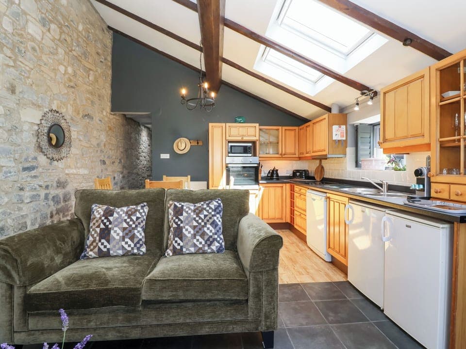 Cottage | Private kitchen | Fridge, microwave, stovetop, dishwasher
