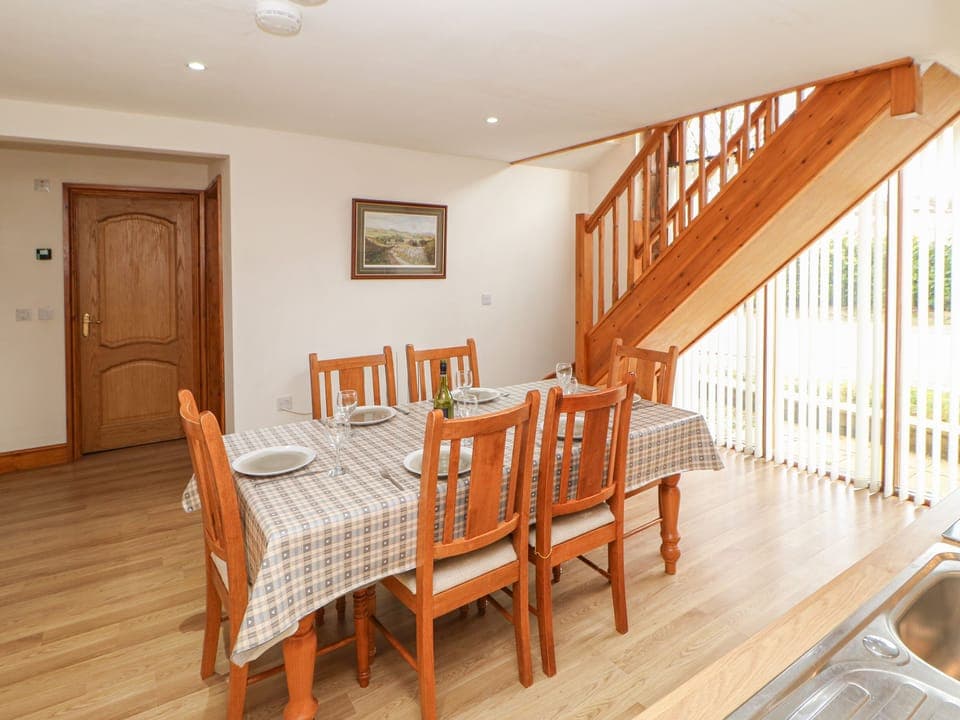 Cottage | Private kitchen | Fridge, dishwasher, cookware/dishes/utensils