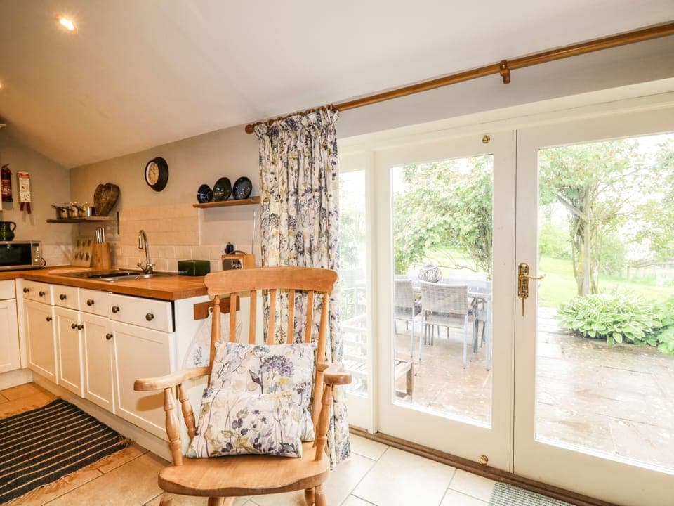 Cottage | Private kitchen | Dishwasher, electric kettle, toaster, highchair