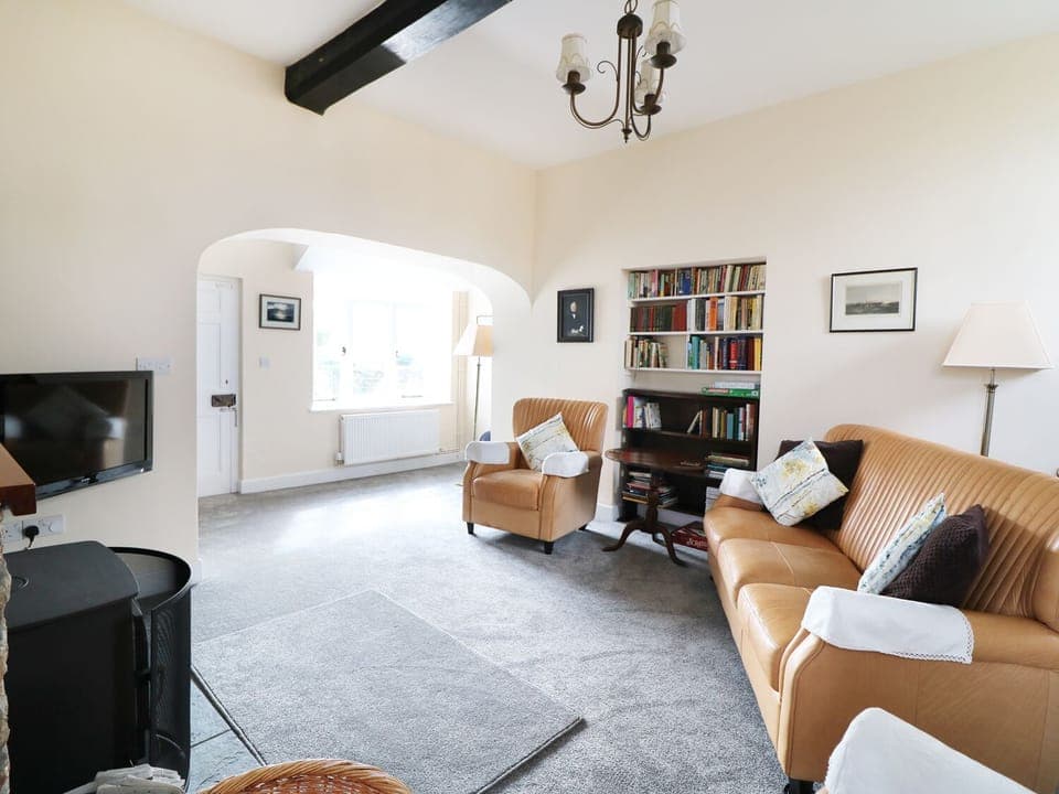 Cottage | Living area | TV