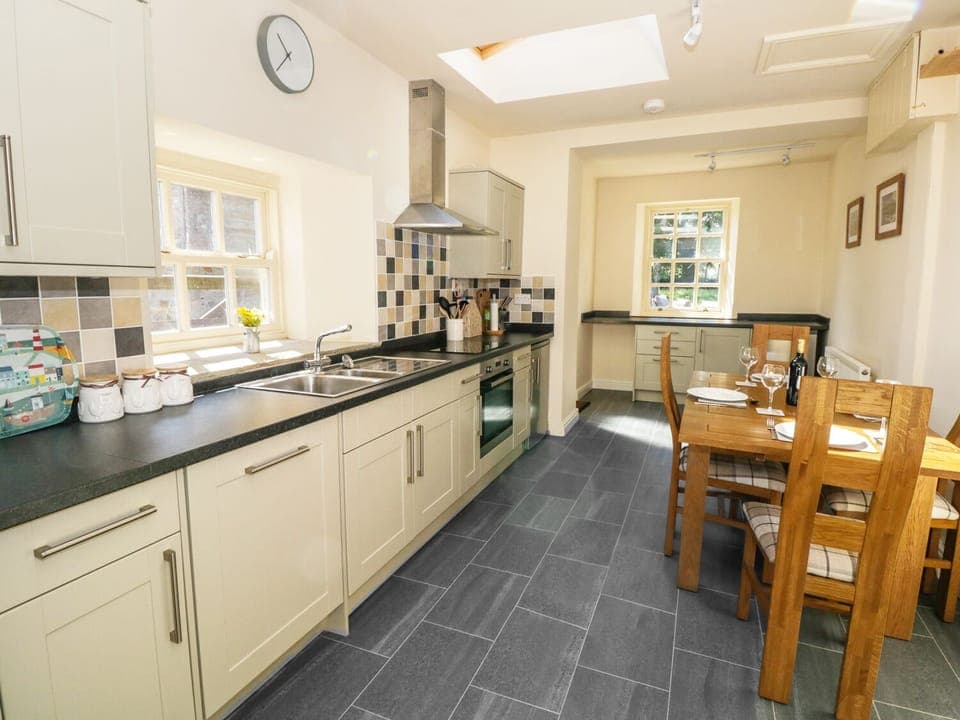 Cottage | Private kitchen | Microwave, stovetop, dishwasher, highchair