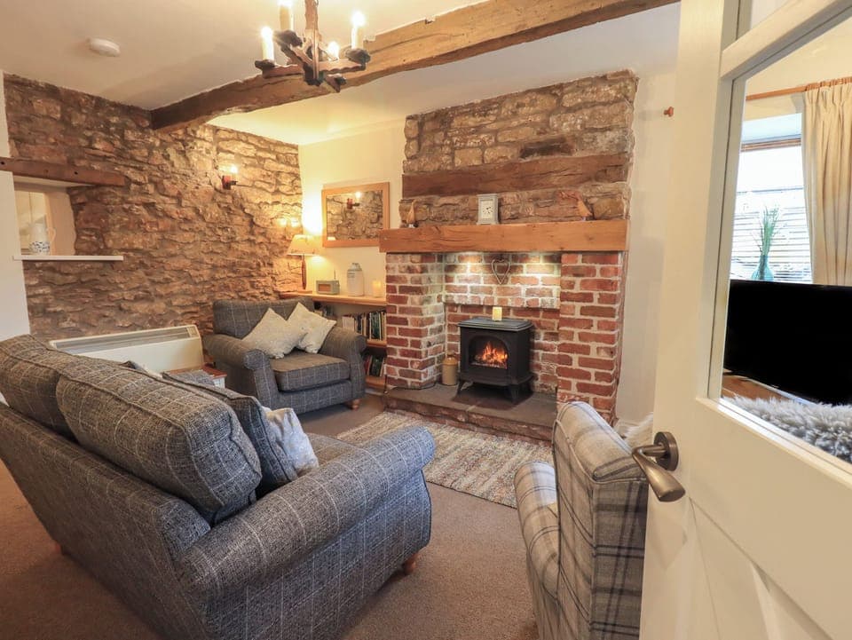 Cottage | Living area | Fireplace, DVD player