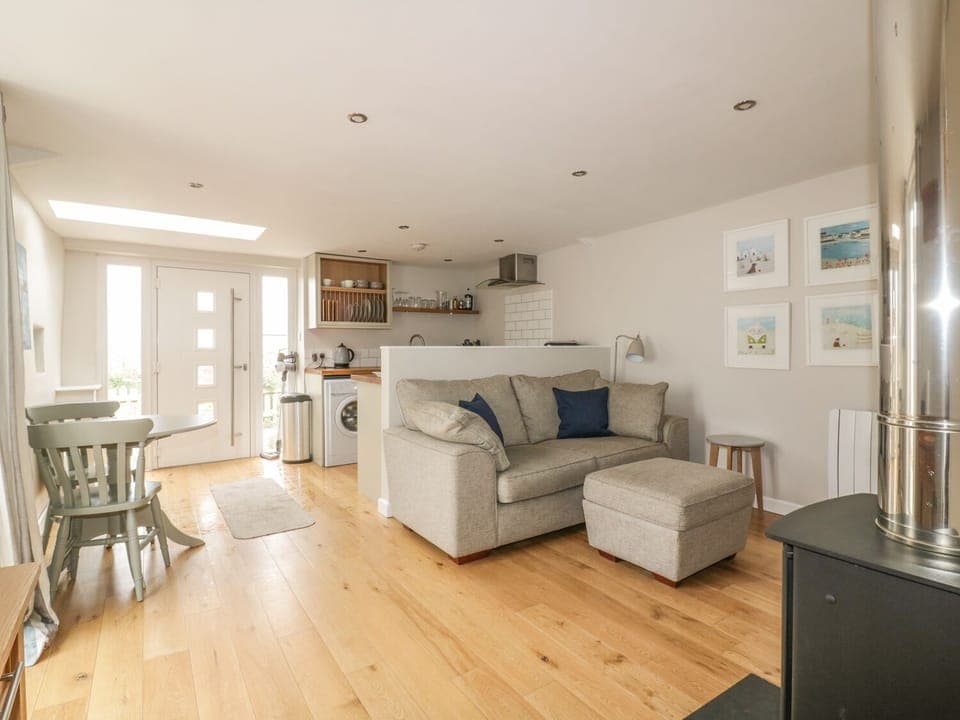 Cottage | Living room | Flat-screen TV, DVD player