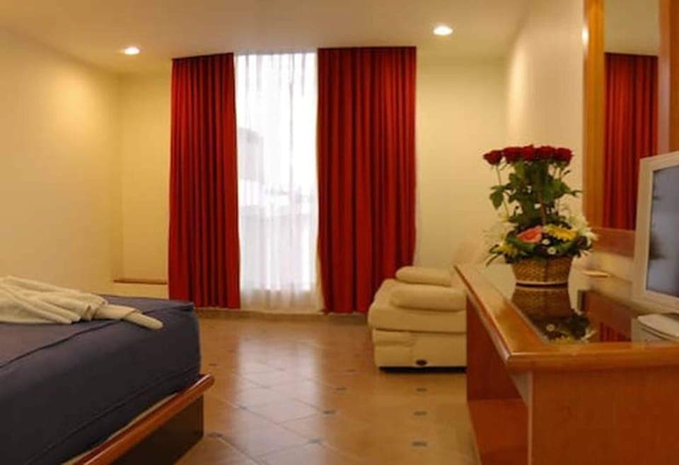 Standard Room | Premium bedding, pillowtop beds, in-room safe, individually furnished