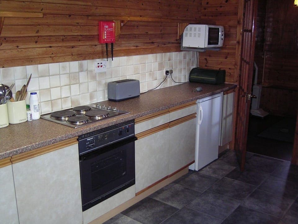 Family Apartment (Farriers) | Private kitchen | Fridge, microwave, oven, stovetop