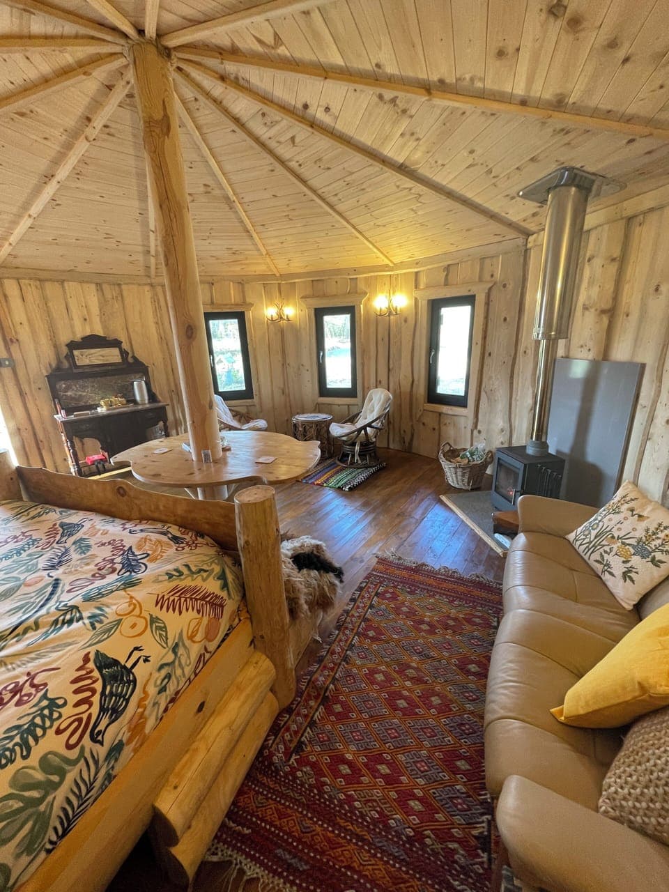 Cabin (Daisy Roundhouse Yurt)