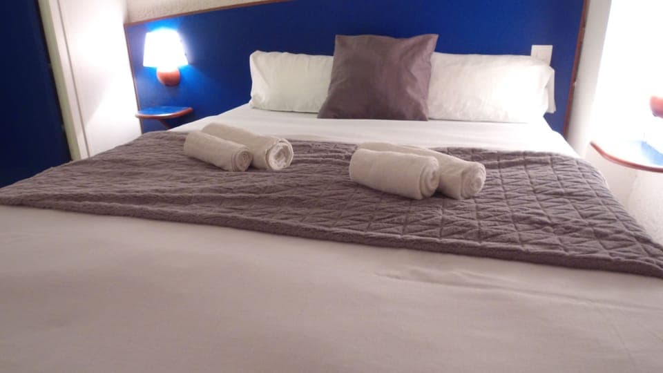 Individually decorated, individually furnished, bed sheets