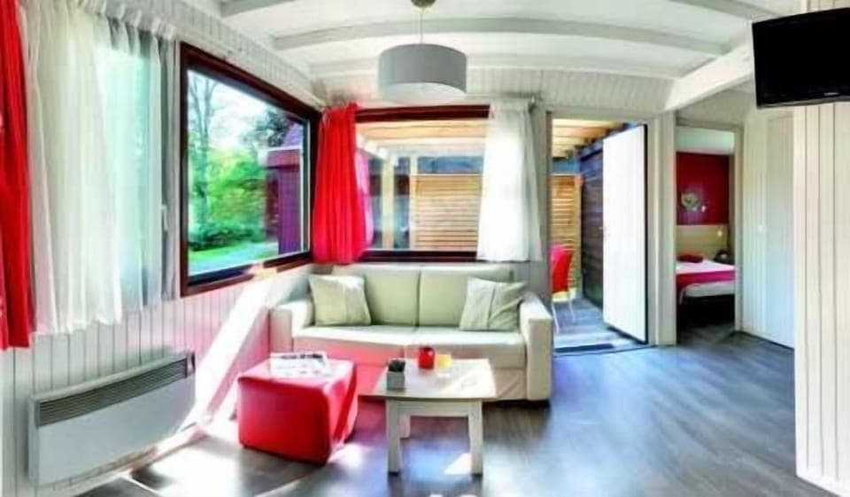 Chalet, 2 Bedrooms (5 Pers) | Living room | Flat-screen TV