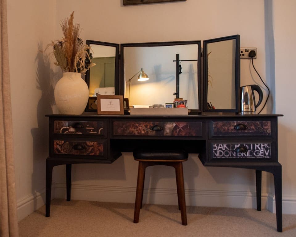 Deluxe Double Room, 1 King Bed, Courtyard View | Desk, iron/ironing board, free WiFi, bed sheets