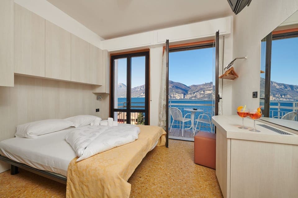 Classic Double Room, 1 Double or 2 Twin Beds, Balcony, Lake View | Premium bedding, minibar, in-room safe, desk