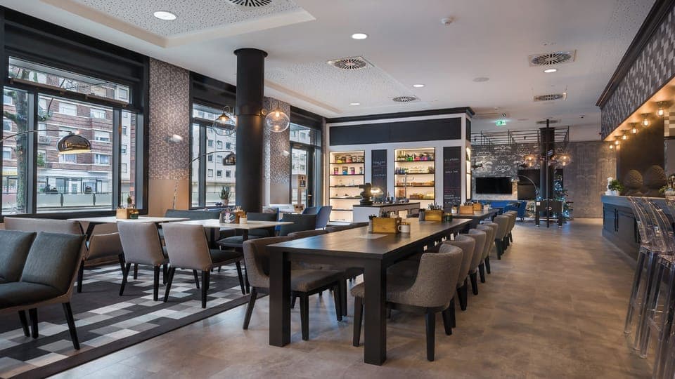 Daily buffet breakfast (EUR 19.00 per person)