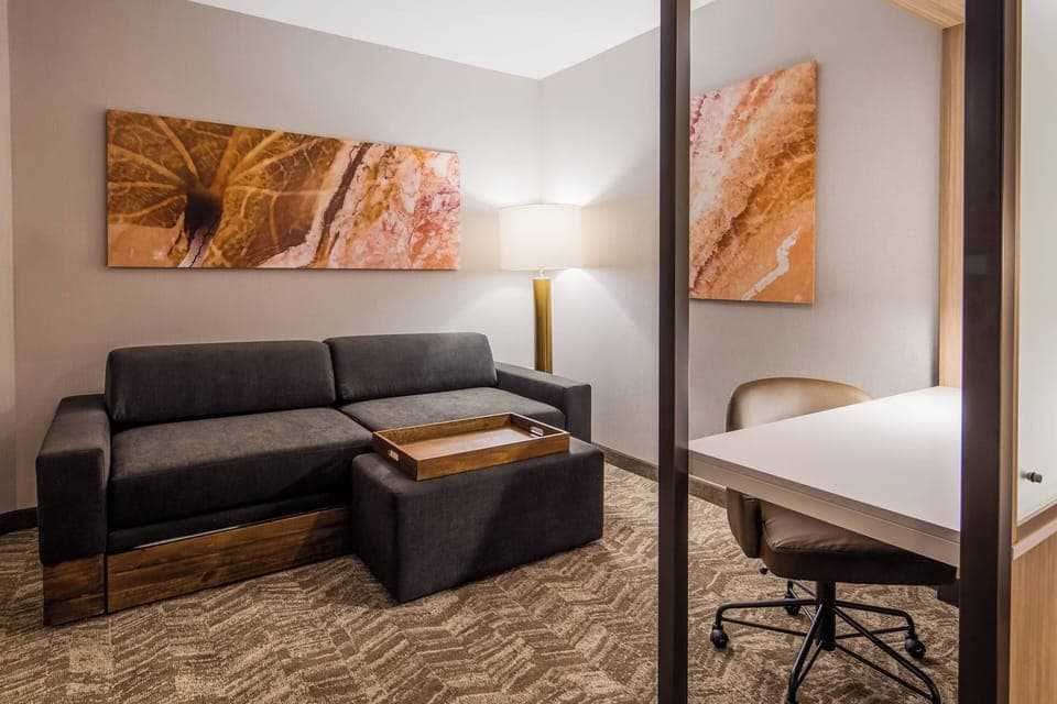 In-room safe, desk, iron/ironing board, cribs/infant beds