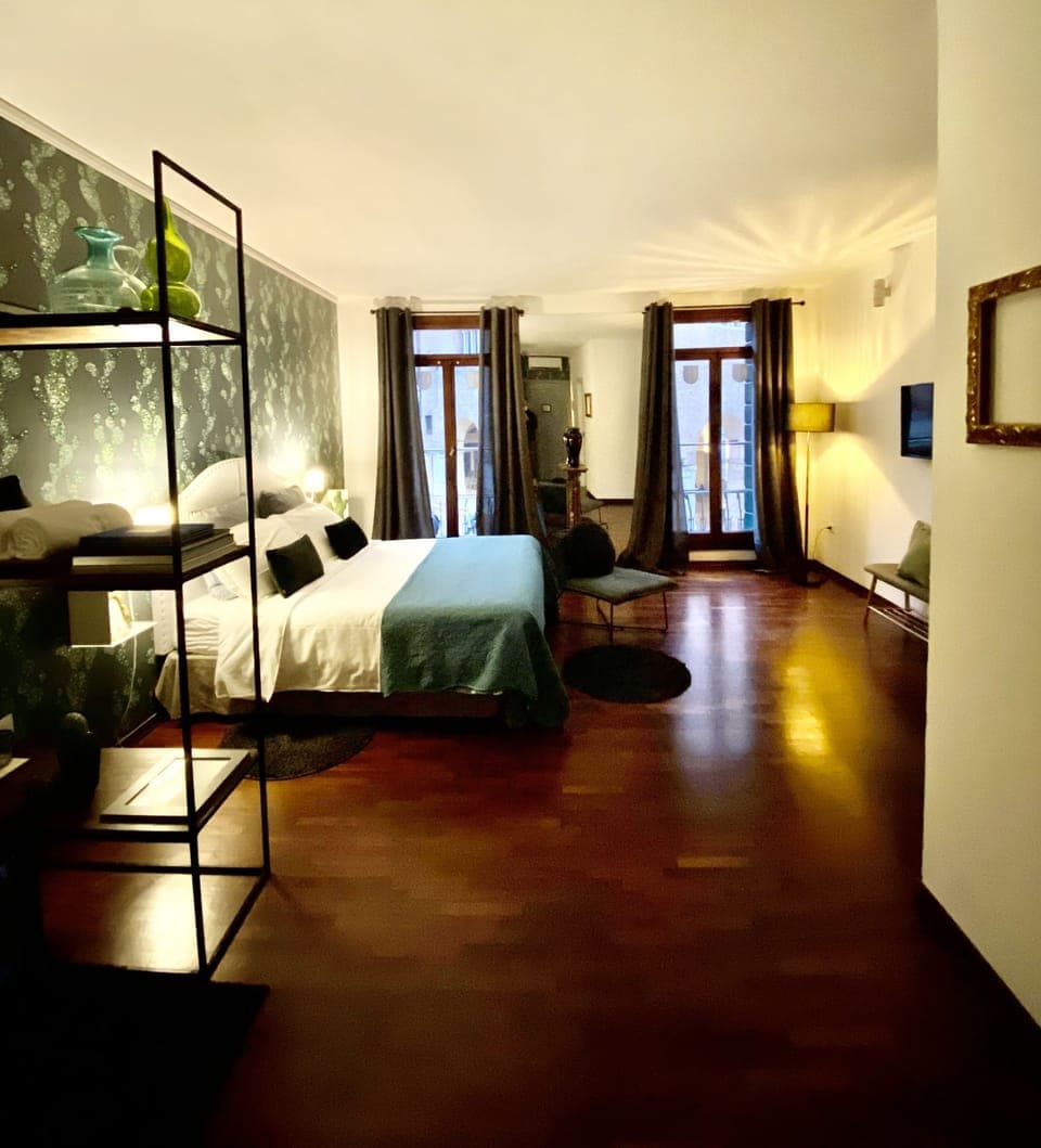 Deluxe Double Room (11) | Premium bedding, down comforters, memory foam beds, minibar