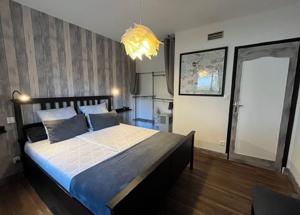 Double Room | Hypo-allergenic bedding, memory foam beds, individually decorated