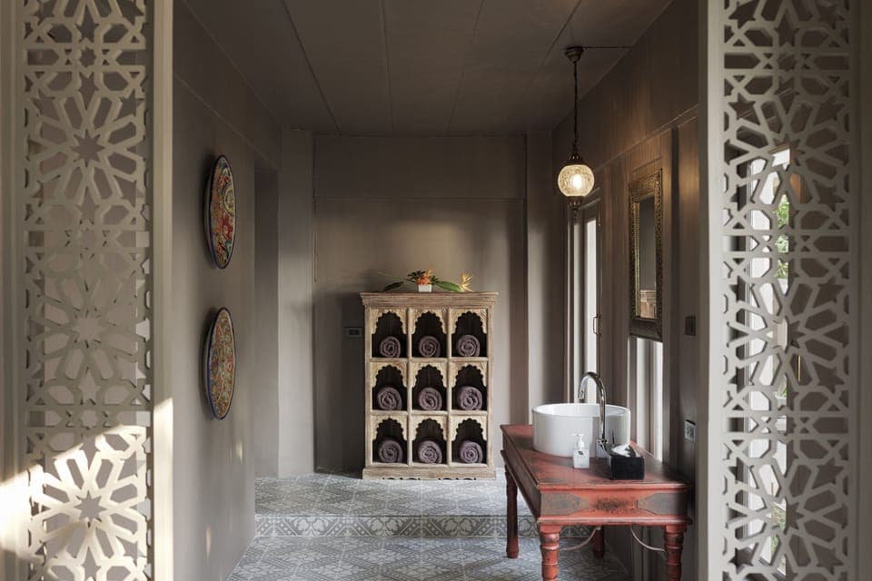 Hot tub, steam room, body treatments, aromatherapy, Thai massages