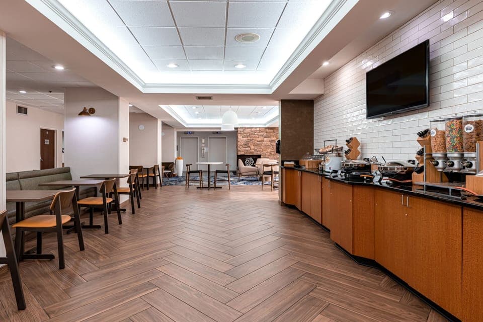 Free daily continental breakfast