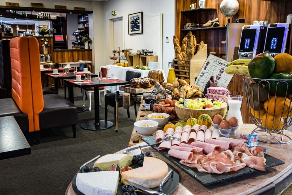Daily buffet breakfast (EUR 16.5 per person)