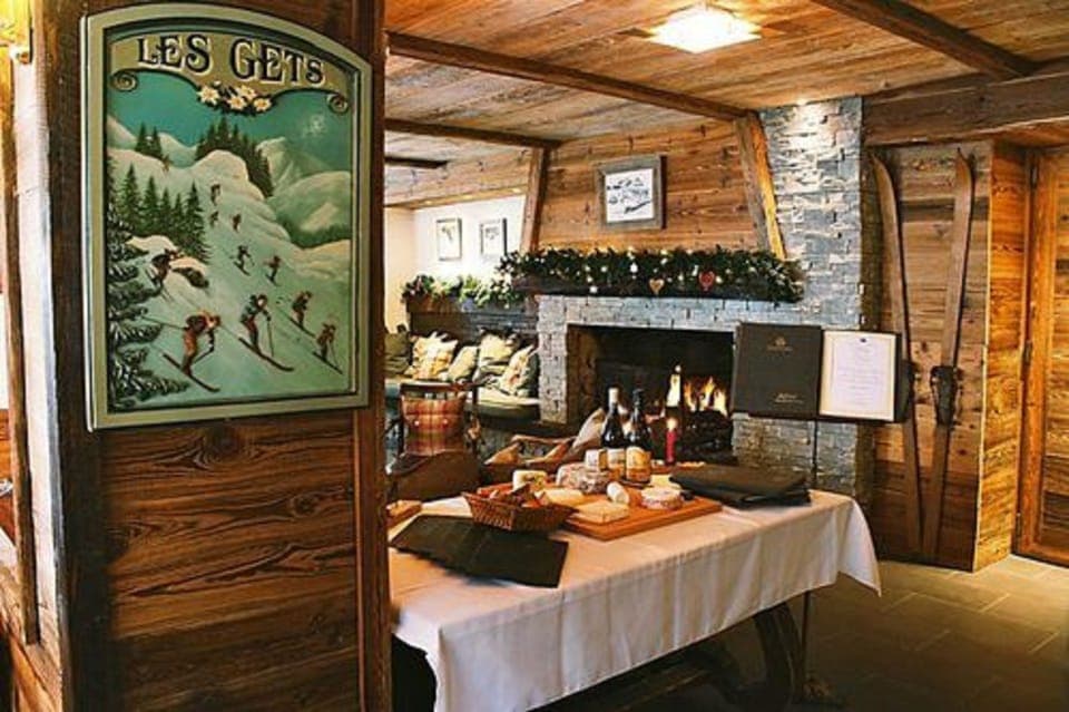 Breakfast, lunch, dinner served; Regional cuisine 