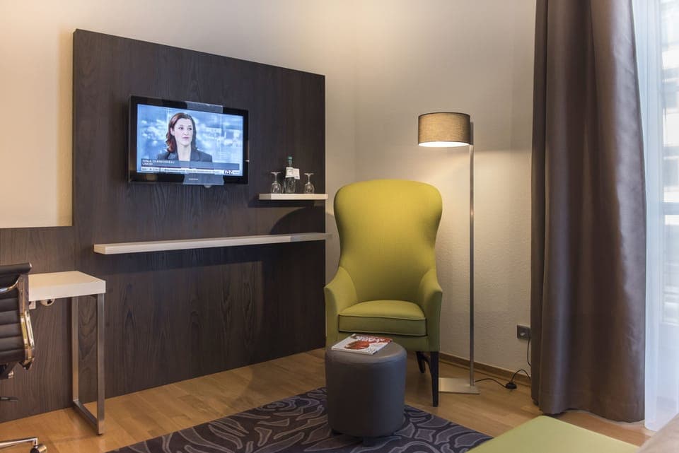 Superior Room | Living area | 32-inch LCD TV with satellite channels, TV, first-run movies