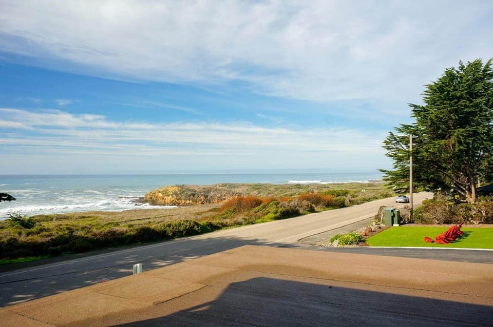 Free daily self-serve breakfast