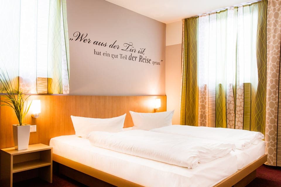 Desk, soundproofing, free cribs/infant beds, free WiFi