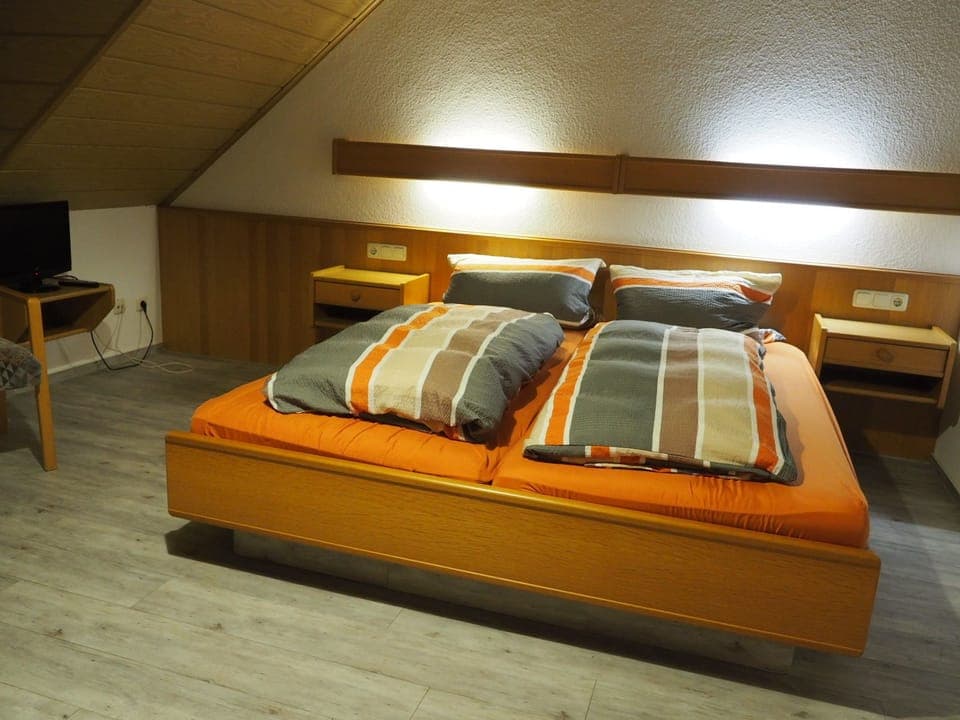 Basic Double Room | Desk, laptop workspace, free WiFi, bed sheets