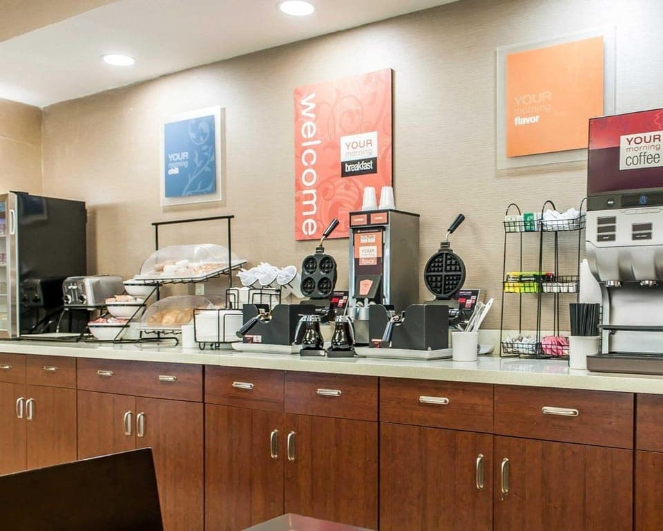 Free continental breakfast on weekdays