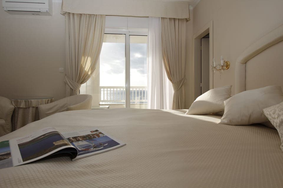 Deluxe Double Room, Balcony, Sea View | Egyptian cotton sheets, Select Comfort beds, minibar, in-room safe