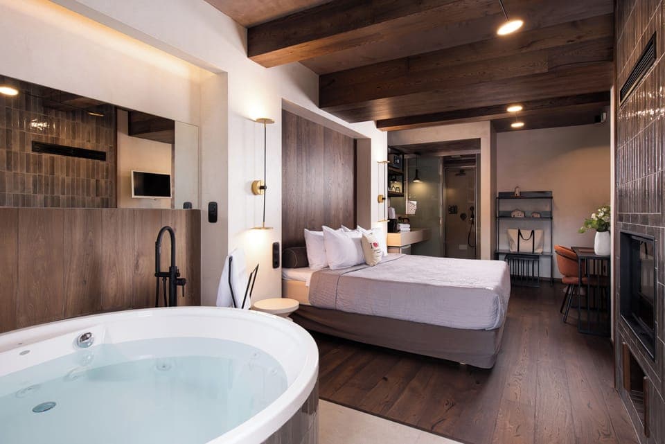 The Hot Tub Suite with Fireplace & Steam Shower | Private spa tub