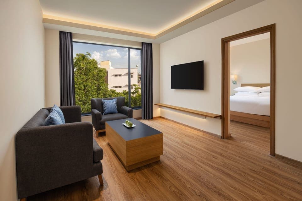 Suite, 1 King Bed | Premium bedding, minibar, in-room safe, desk