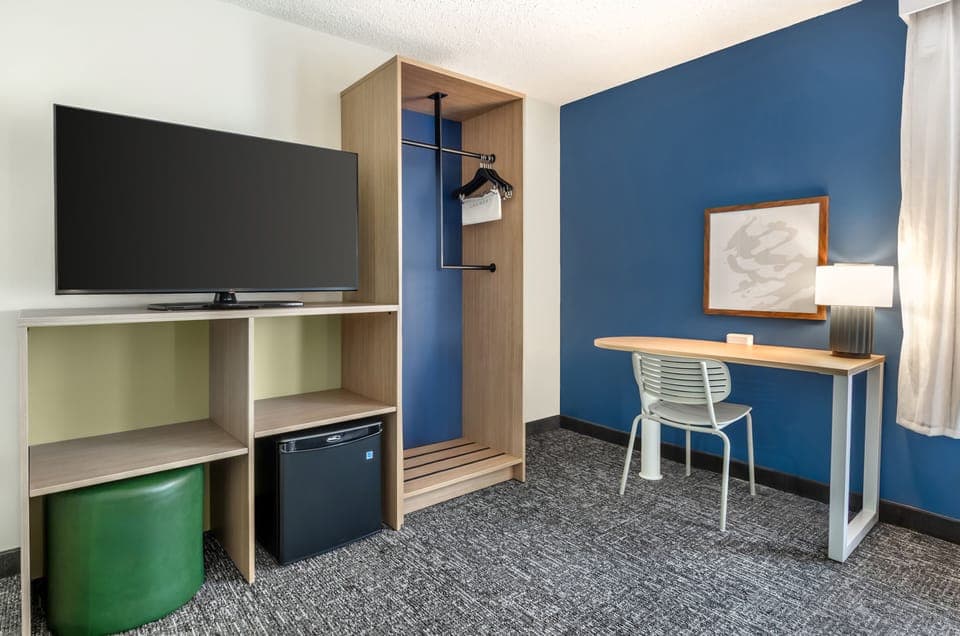 Egyptian cotton sheets, premium bedding, pillowtop beds, in-room safe