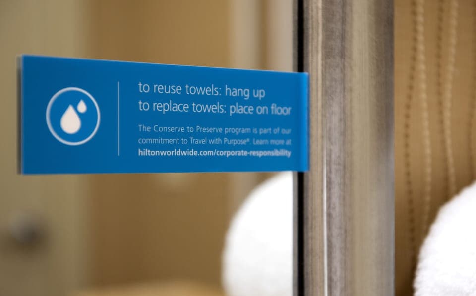 Combined shower/tub, free toiletries, hair dryer, towels