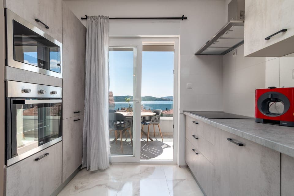 Luxury Apartment | Private kitchen | Microwave, oven, stovetop, coffee/tea maker