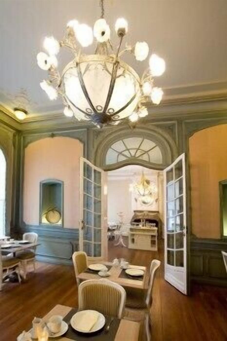 Daily buffet breakfast (EUR 17.50 per person)