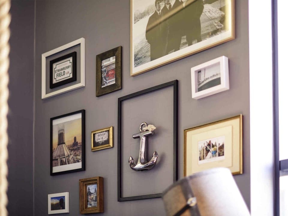 Breakfast, lunch, dinner served; international cuisine 