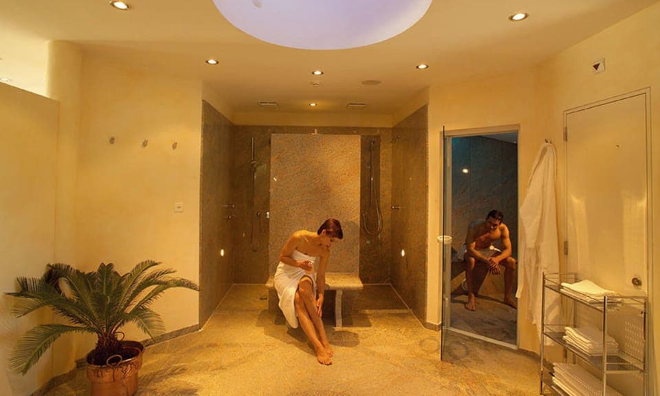 Sauna, steam room