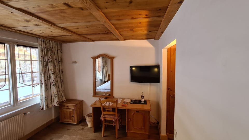 Twin Room (Small, North, Single use ) | Minibar, in-room safe, desk, soundproofing