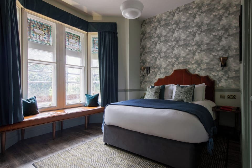 Snug Double Room | Free WiFi, bed sheets