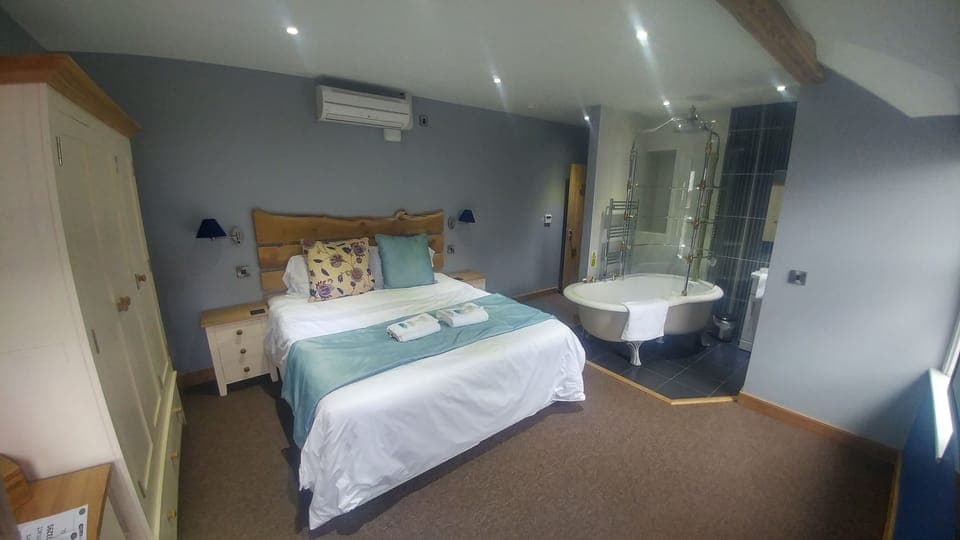 Desk, free WiFi, bed sheets