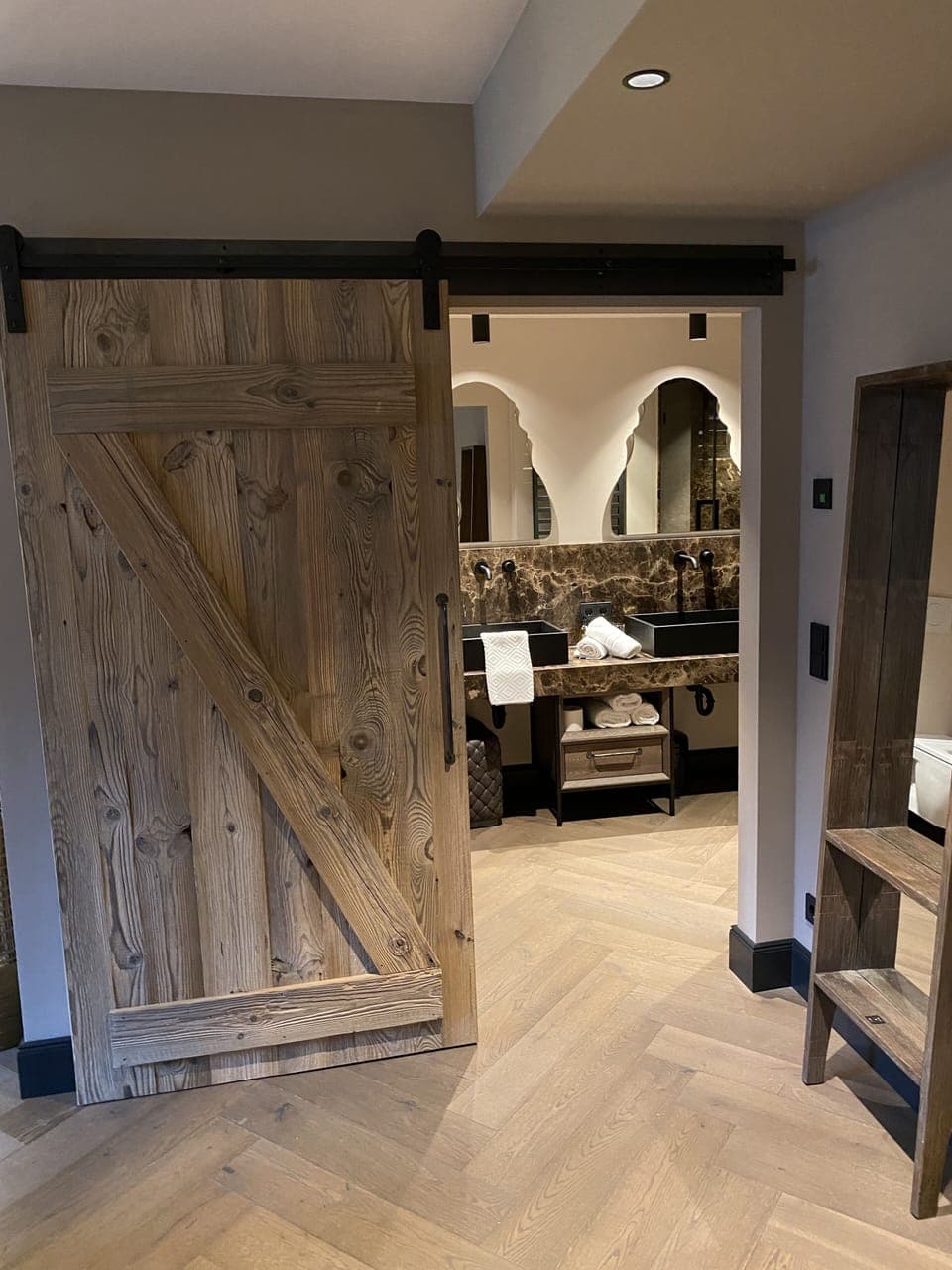 Studio Suite | Bathroom | Hair dryer, towels