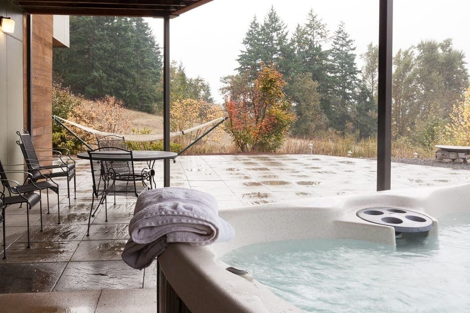 House, 4 Bedrooms | Property grounds