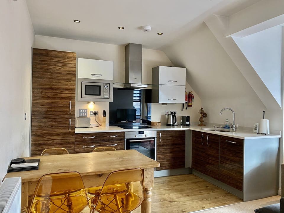 Apartment, Ensuite | Shared kitchen