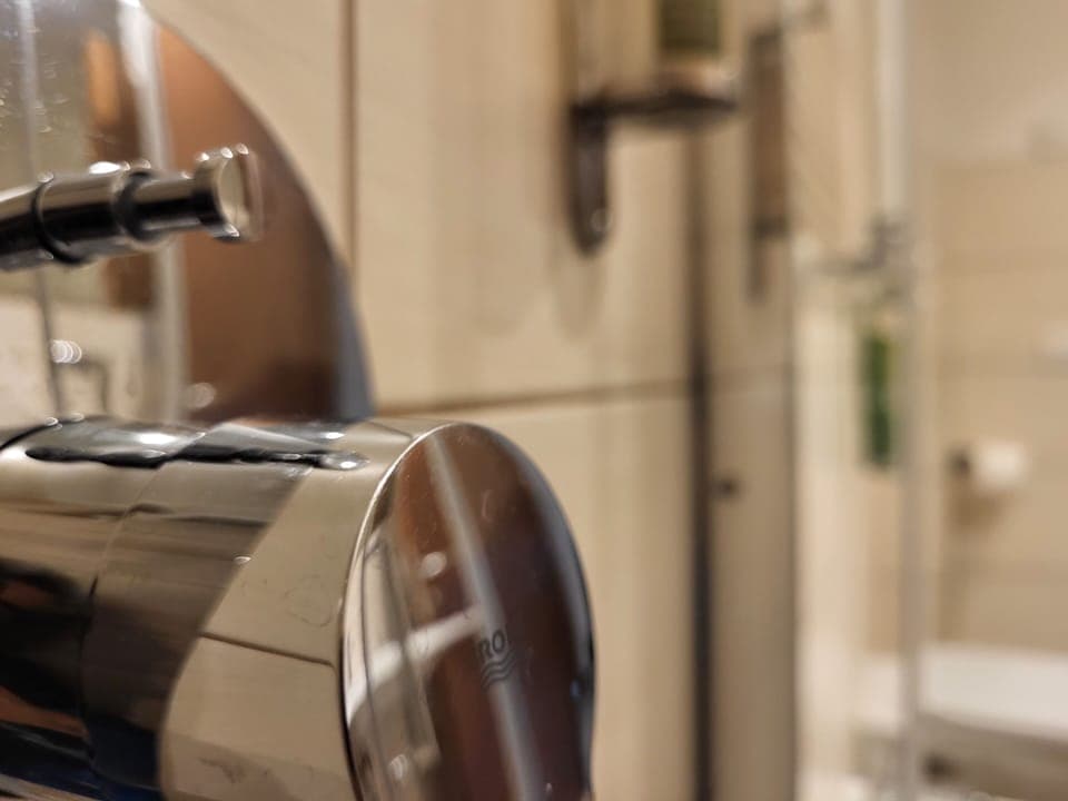 Economy Double Room | Bathroom | Shower, rainfall showerhead, hair dryer, bidet