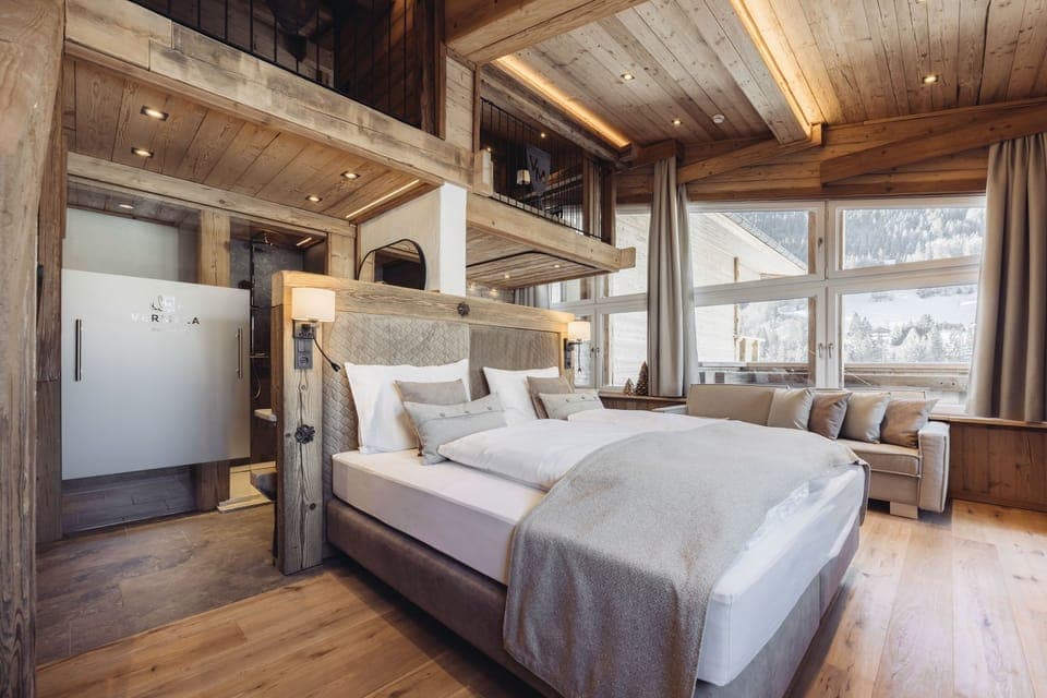 Design Studio Suite | In-room safe, free WiFi, bed sheets