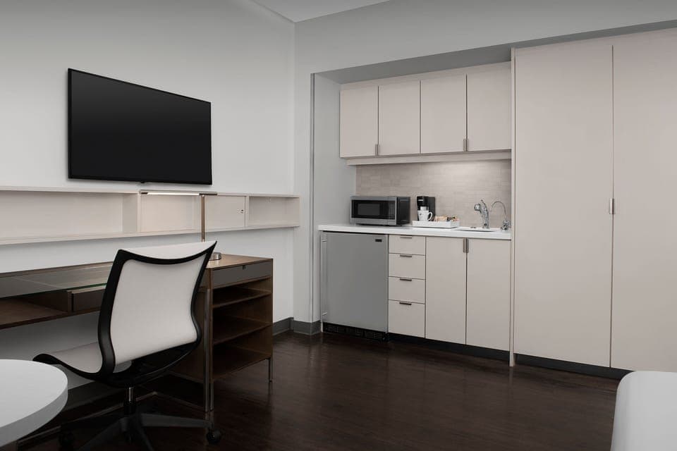 Room, 1 King Bed | In-room safe, desk, free WiFi, bed sheets