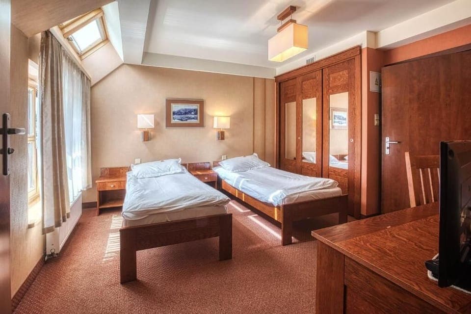 Classic Twin Room, Garden View | Desk, laptop workspace, free WiFi