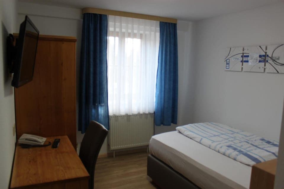 Desk, cribs/infant beds, rollaway beds, free WiFi